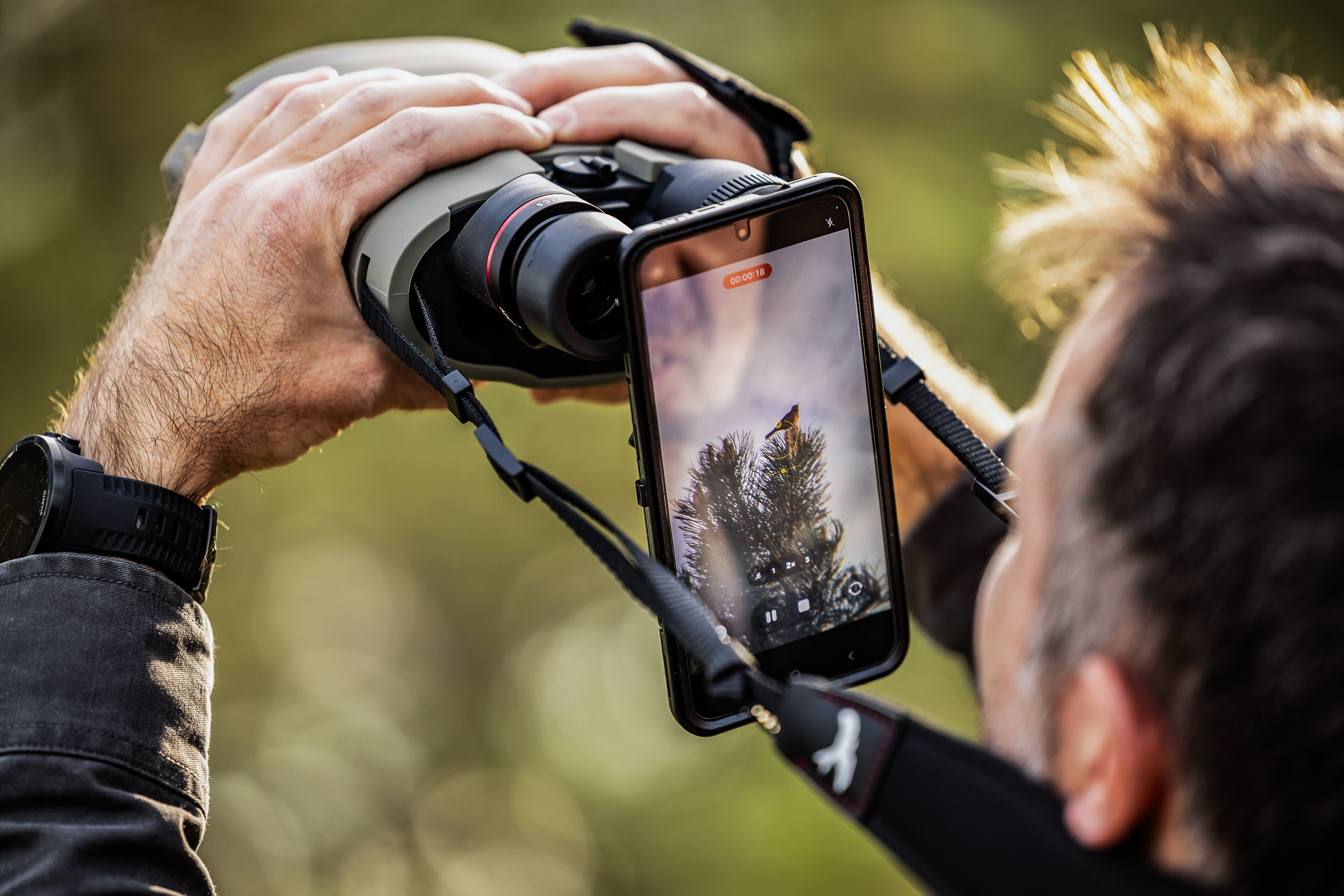 Smartphone camera showing a wide field of view through a stabilized binocular with high magnification