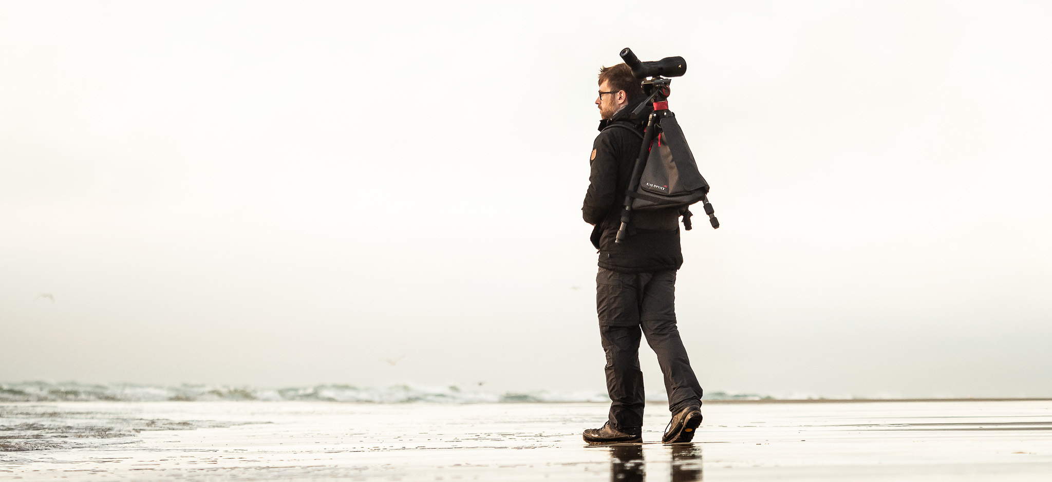 kite-optics-viato-spottingscope-backpack-hero